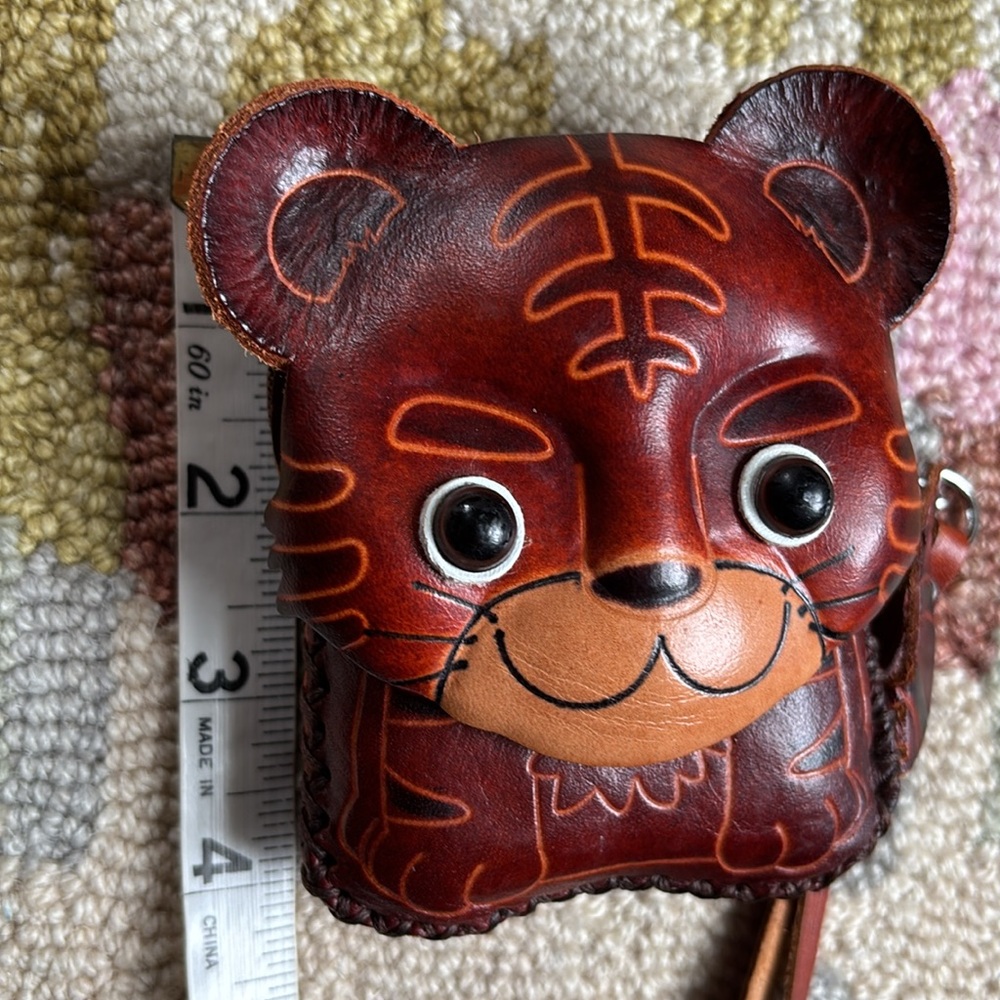 Darling little hand tooled Leather Tiger small purse/bag/zip pouch - Picture 4 of 12